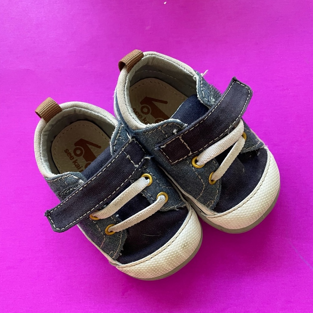 See Kai Run Stevie first walker shoes, size 4 blue